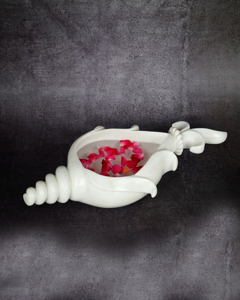 0160 Marble Handcrafted Shell Shape Urli - Image 1